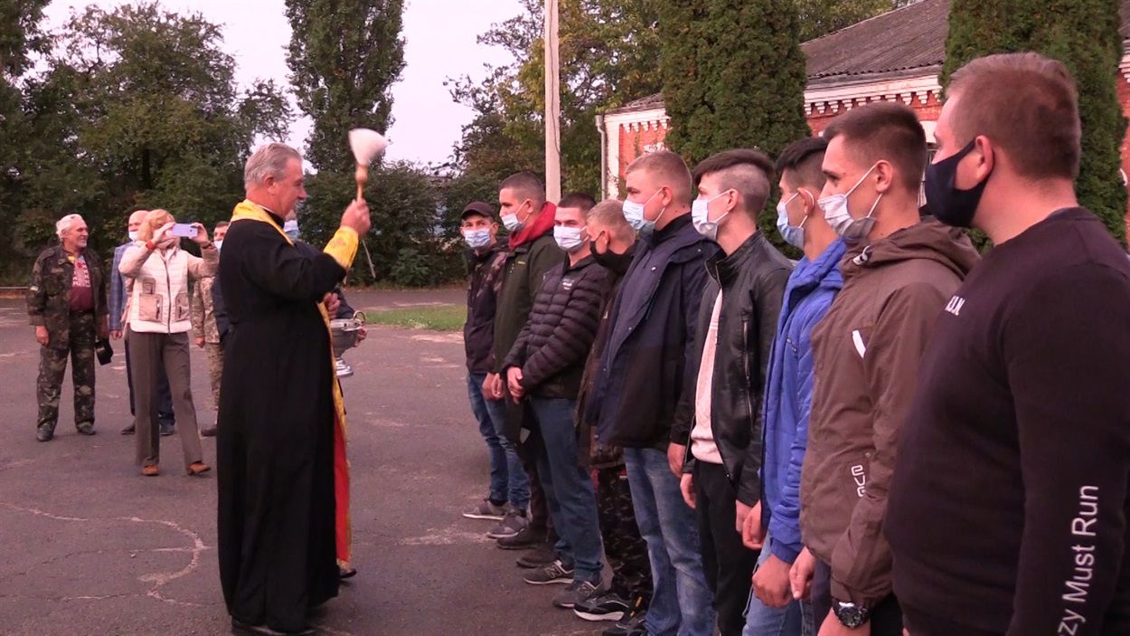 Черкащина: Першими прибули  до військкомату добровольці